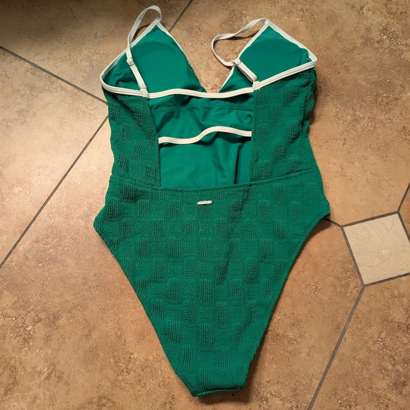 Berlook / NWT / XL / Green textured One Piece - Picture 3 of 3